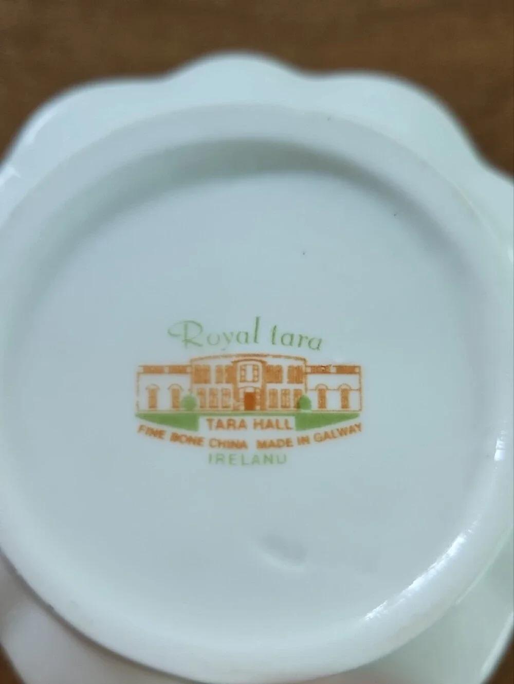 ROYAL TARA Fine Bone China Shamrock Creamer & Open Sugar Bowl